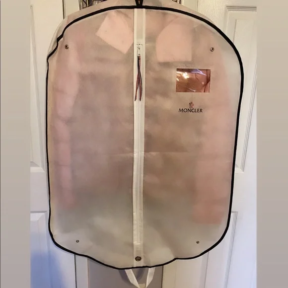 Moncler Puffer with Premium Mink Fur Details – Luxurious & Truly Rare 🩷 - Picture 16 of 16